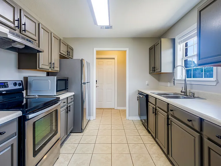 2104 Frontera St — Photo 29