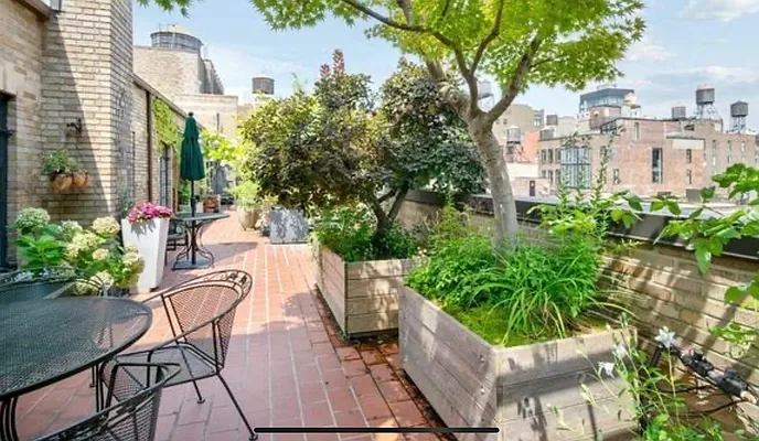 Sold by Compass | media 17