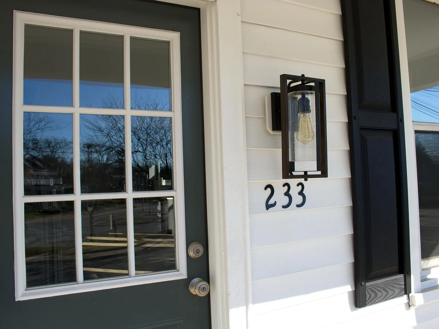 3 bed, 1.5 bath, 1500 sqft, $2,300 — Photo 3