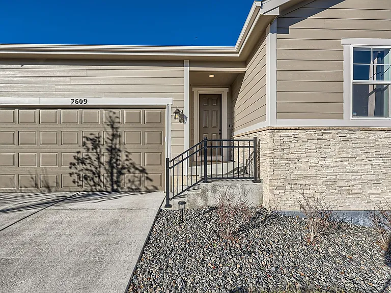 2609 Villageview Ln — Photo 4