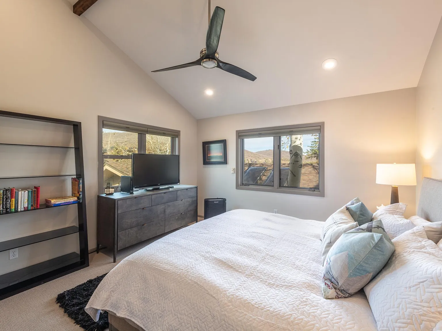 4 bed, 1966 sqft, $4,465 — Photo 4