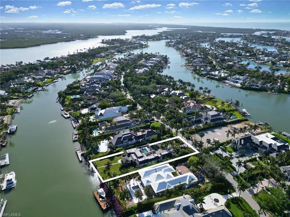 1025 Spyglass LN, NAPLES, FL 34102