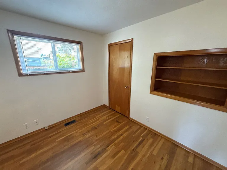 1670 Yew St SE — Photo 15