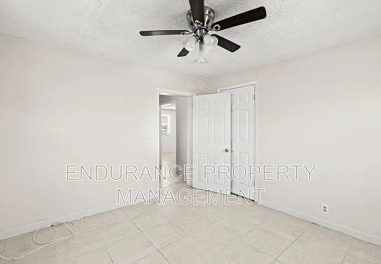 1125 W 28th St — Photo 17