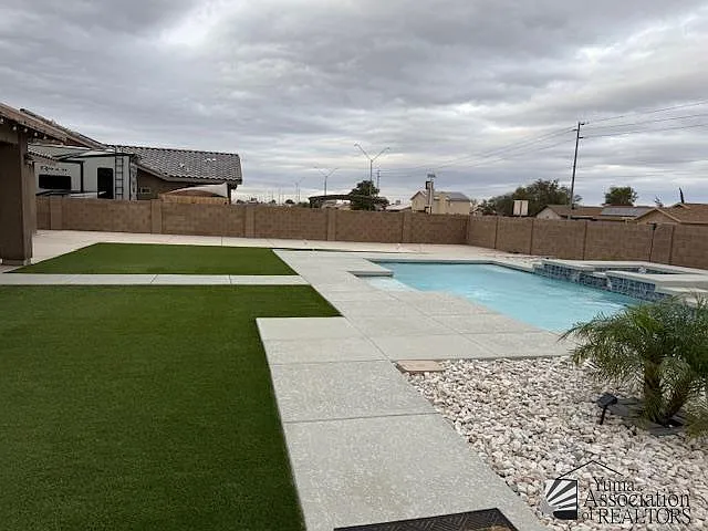 4 bed, 2.0 bath, 2500 sqft, $3,000 — Photo 4