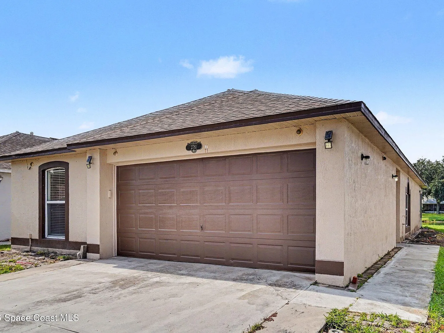 3 bed, 2.0 bath, 1292 sqft, $2,000 — Photo 3