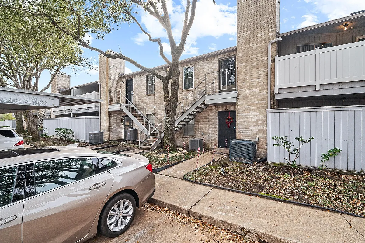 Building Photo - 10733 Braes Bend Dr #10733