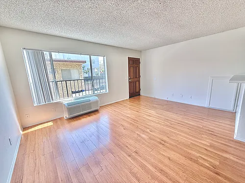5229 Riverton Ave #10 Photo 1