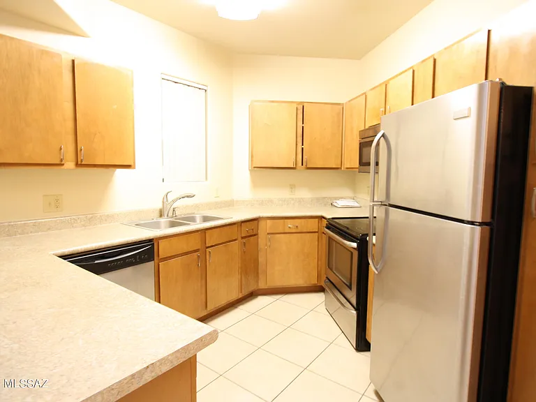 2550 E River Rd #5104 — Photo 8