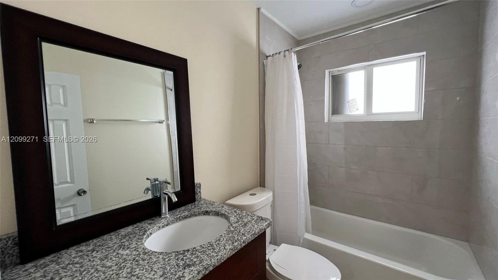 2561 NE 10th Ct #2561, photo 7