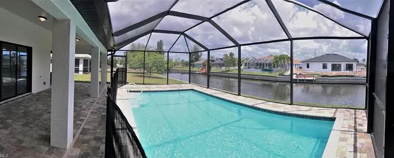 815 SW 11th Ct — Photo 2