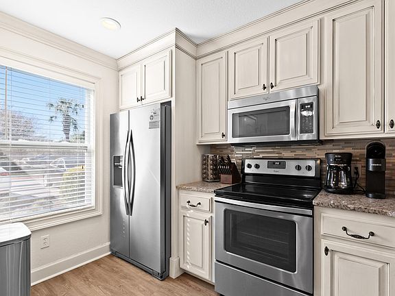 4th image of 50 Gossamer Ln Unit 15