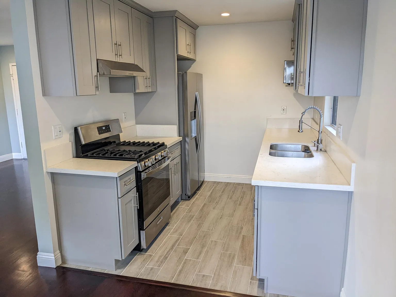 1028 E 3rd St — Photo 1