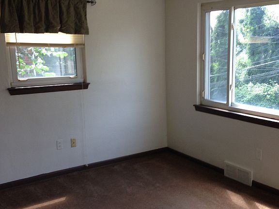 3rd image of 91 Lynwood Ave