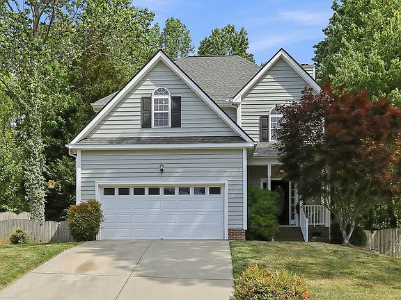 3rd image of 613 Moultonboro Ave