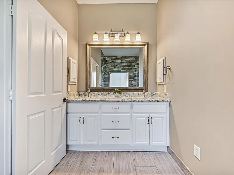 513 Meadow Bend Dr — Photo 16