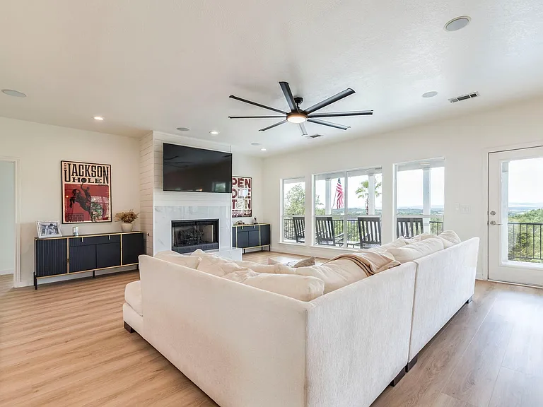 22401 Briarview Dr — Photo 15