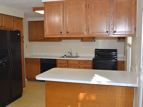 2nd image of 3373 Grovewood Dr