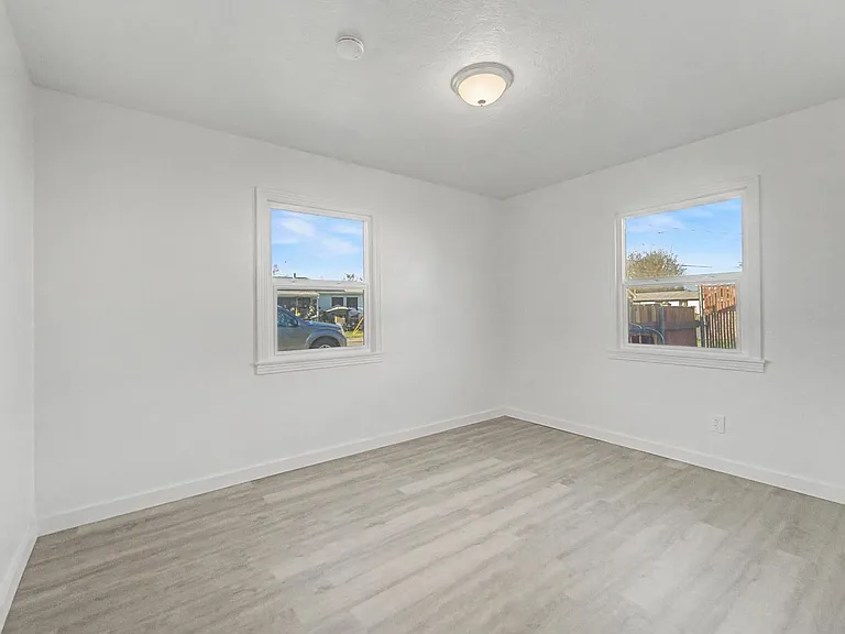 268 Del Monte Ave — Photo 10