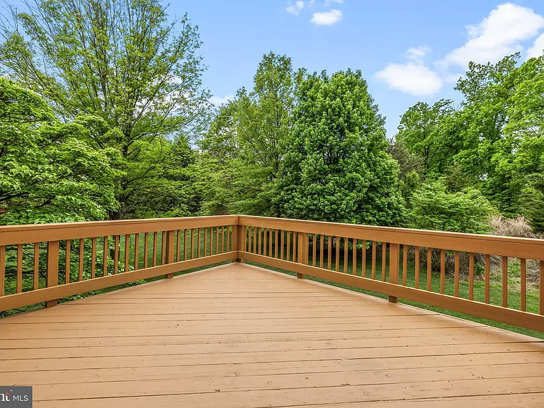 530 Limerick Cir — Photo 14