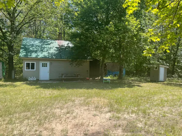 8582 E Sand Ridge Rd, Goetzville, MI 49736