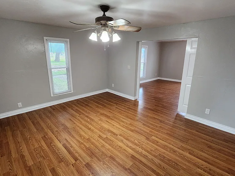 225 E Edwards St — Photo 15