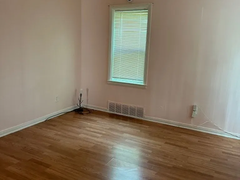 5150 E Outer Dr — Photo 3
