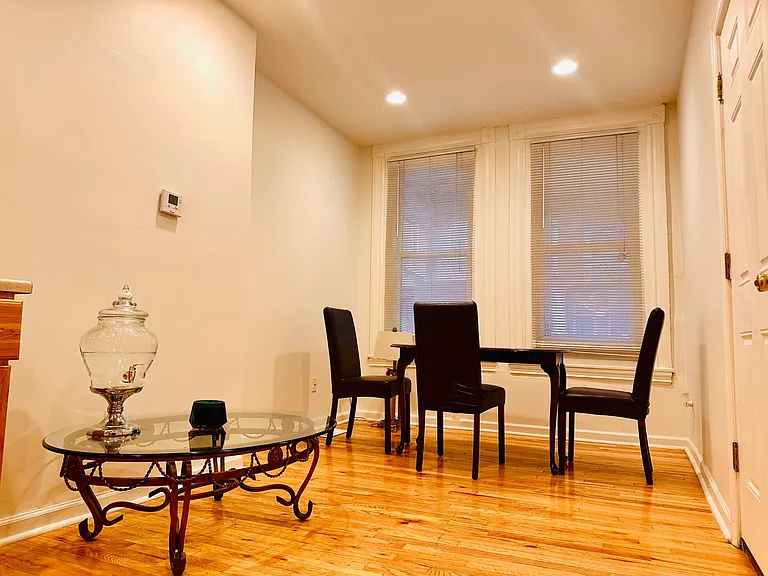 Open-concept living / kitchen space