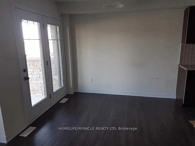 35 Sherway St — Photo 5