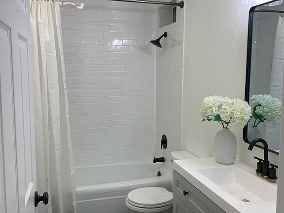 5th image of 2201 E 51st St #B