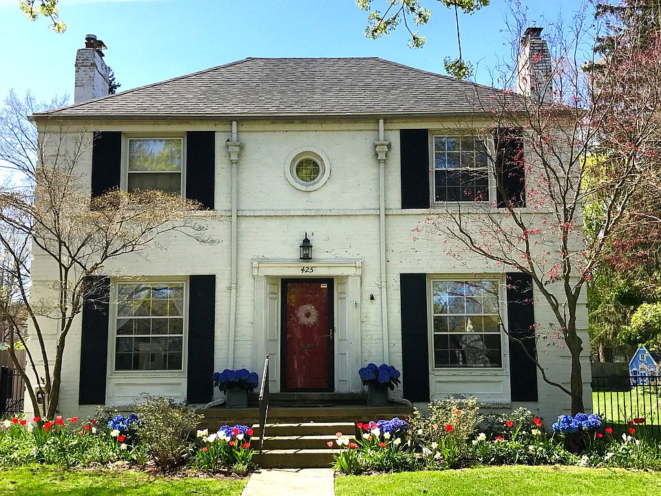1st image of 425 Champine Pl