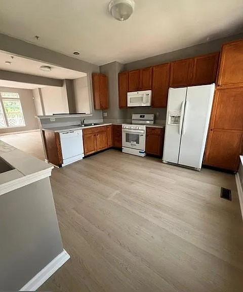 519 Eisenhower Dr — Photo 3
