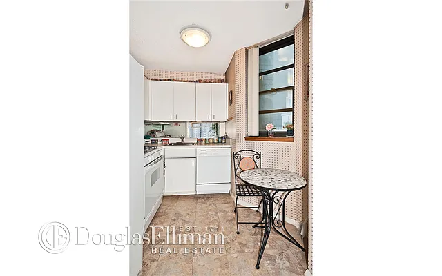 Sold by Douglas Elliman | media 15