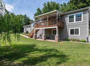 2727 Elk Dr, Bettendorf, IA 52722