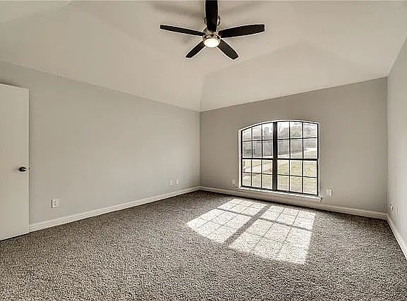 3rd image of 476 Derby Ln