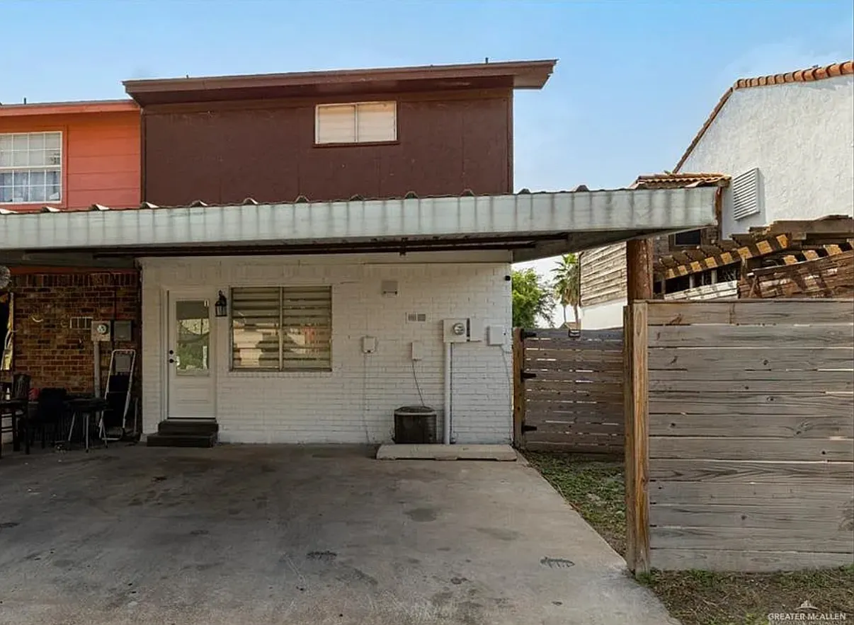 2 bed, 1.5 bath, 1116 sqft, $1,800 — Photo 2