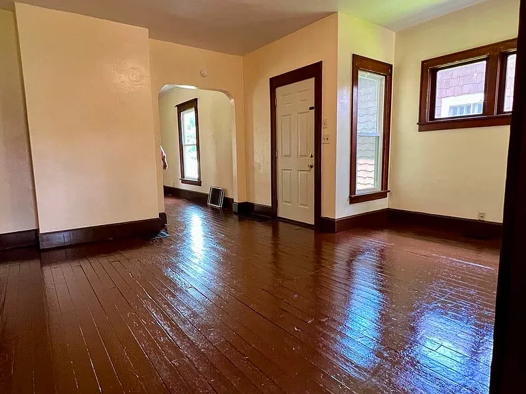 802 W High St #HOUSE — Photo 5