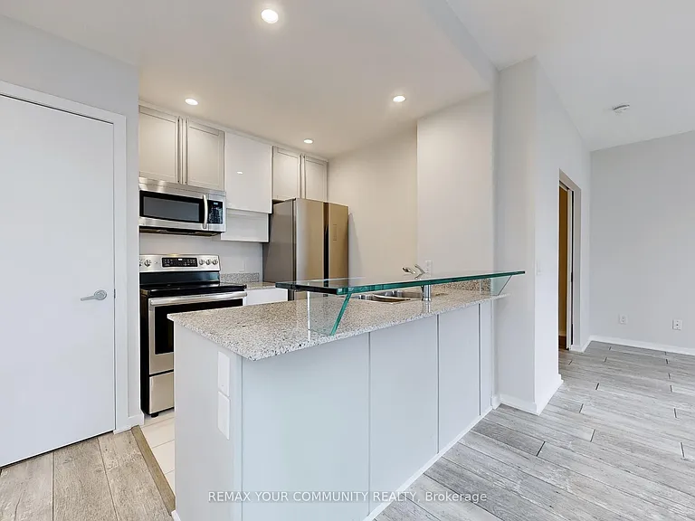 208 Queens Quay St W #2212 — Photo 4
