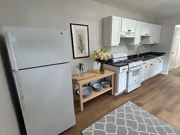 3rd image of 33 Rockland St APT 2