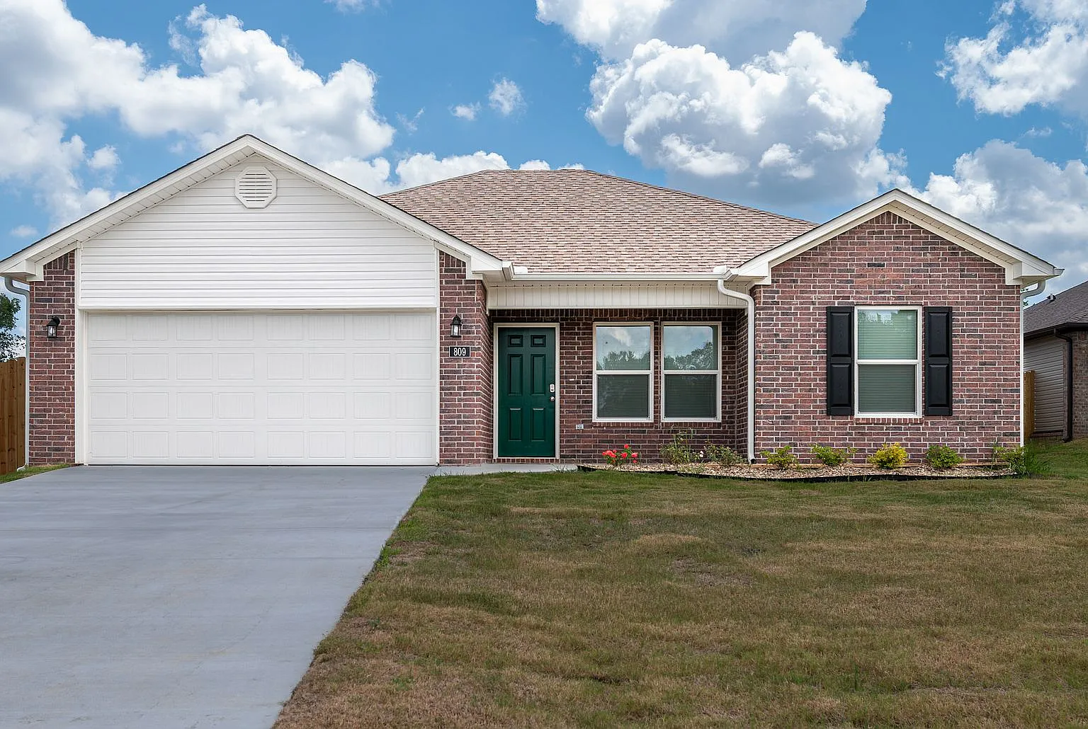 809 Pine Tree Rd — Photo 1