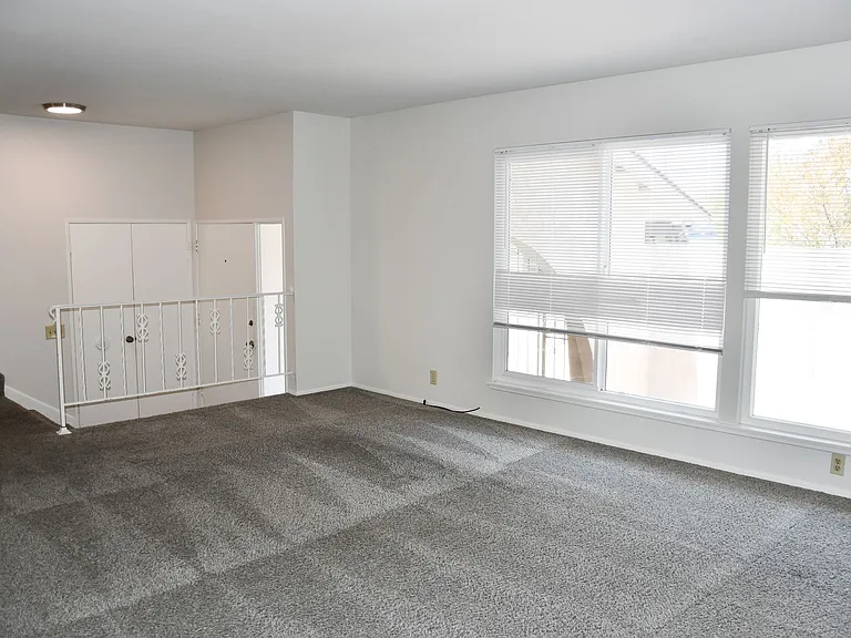 522 E Collins Ave — Photo 9