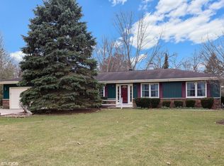 9N582 Nokomis Ln, Elgin, IL 60124