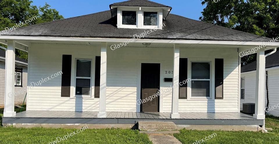 1st image of 205 N Lewis St