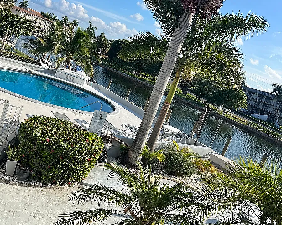 467 Golden Isles Dr