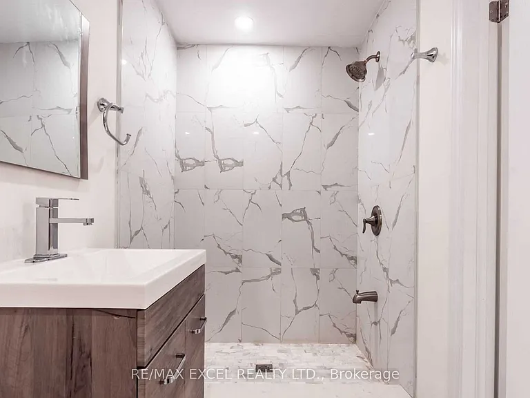 899 Glen St — Photo 11