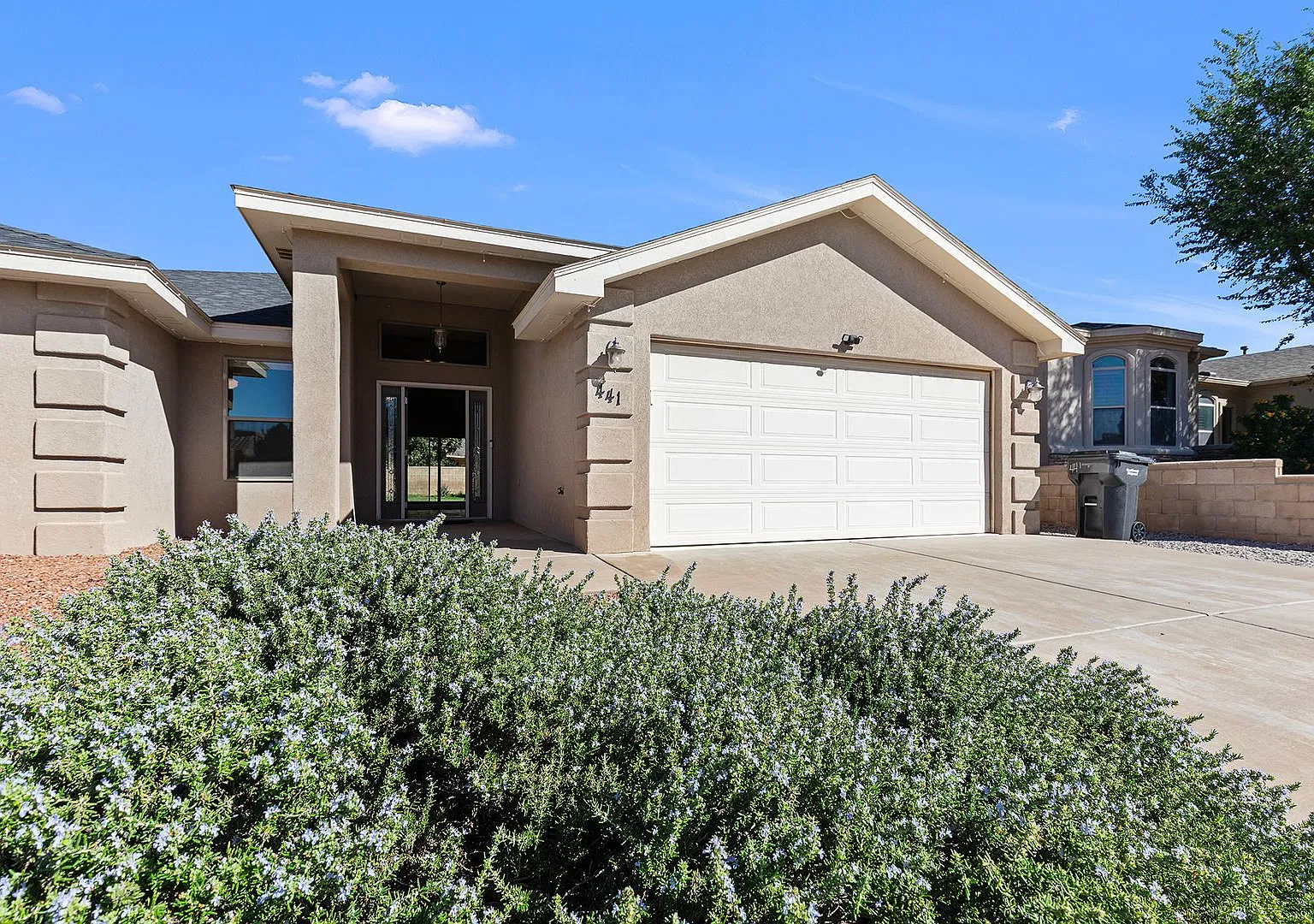 Spacious 4 Bedroom 2 Bath House near Golf Course — Photo 3