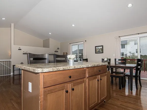 5133 Park Pl, Dubuque, IA 52002