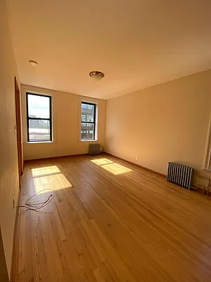 Rented by Waverly Realty Associates | media 3