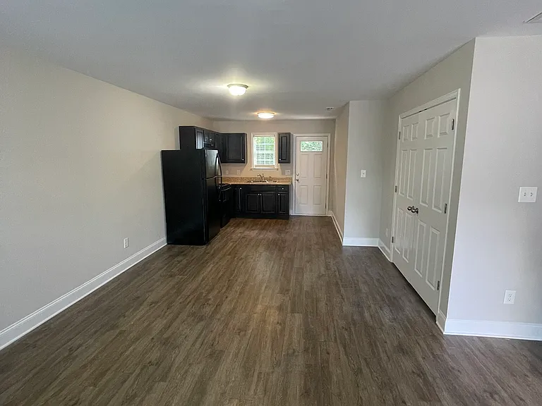 347 E Pine Ave — Photo 3