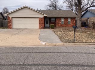 641 SW 8th St, Moore, OK 73160
